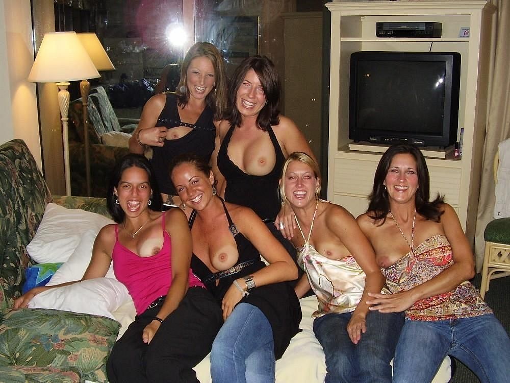 Amature Group Flashing Pussy A Group Of Naked Girls Flashing Boobs And Pussies