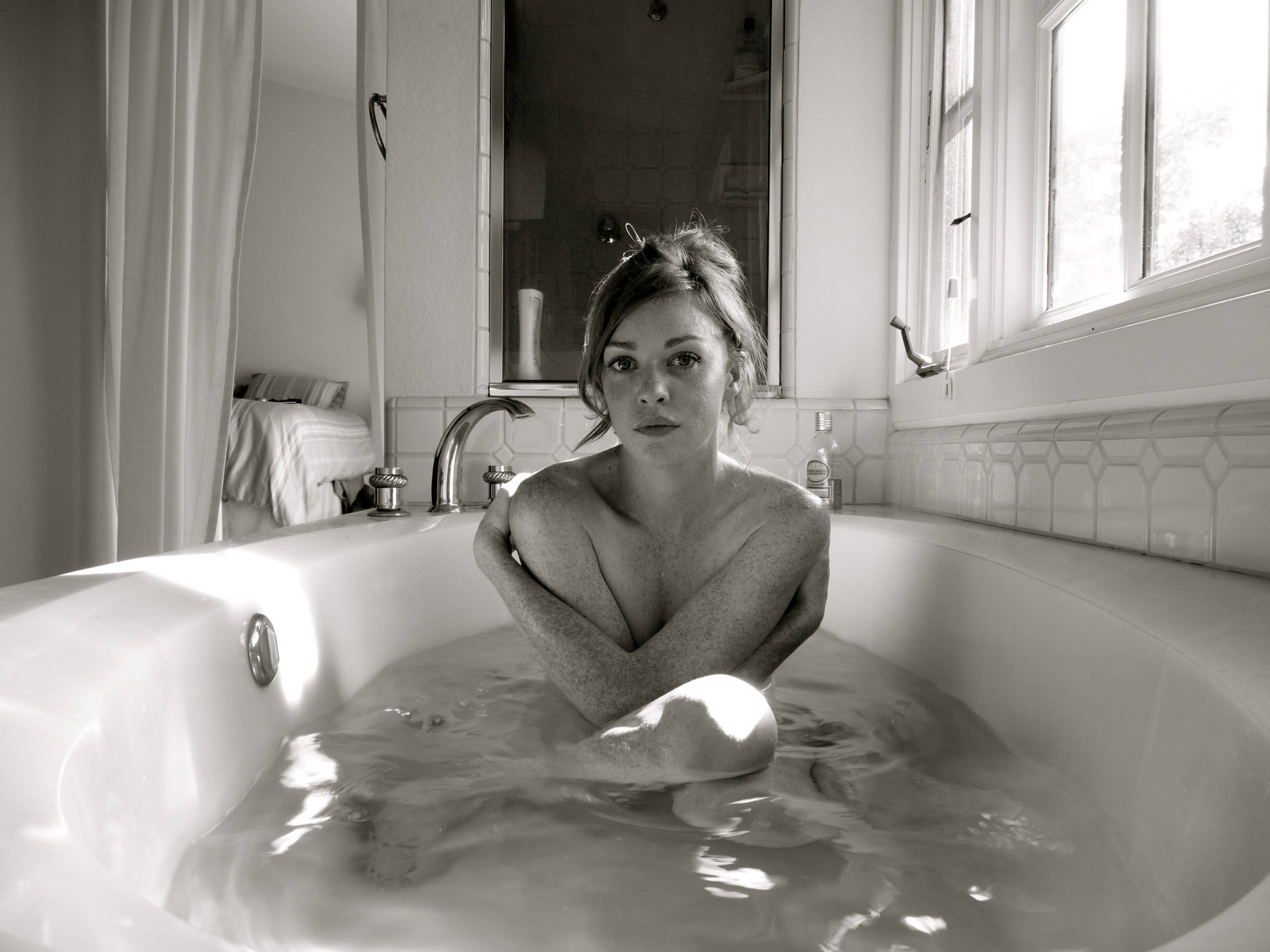 Секс в ванной с матюрой и эро моделью Лизой Энн