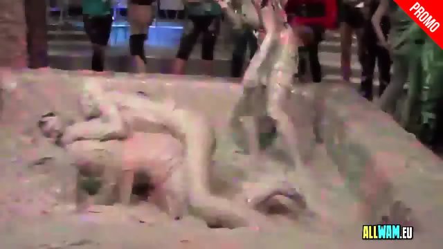 Weird hot fights in mud