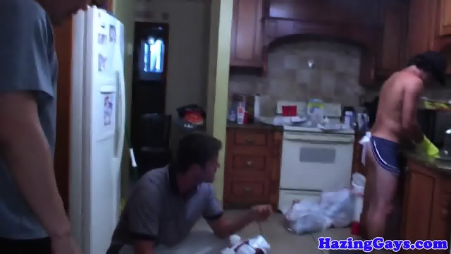 Real college twink dicksucking at the kitchen