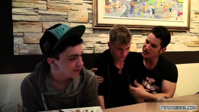 Tattoo twink oral sex with cumshot