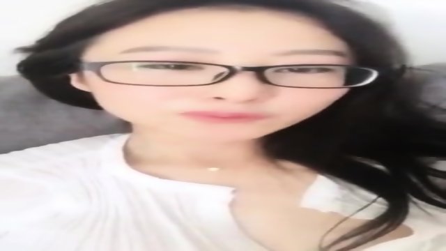 Chinese cam model wasturbates wearing glasses