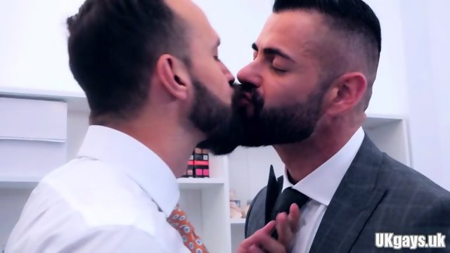 Muscle gay fetish and cumshot