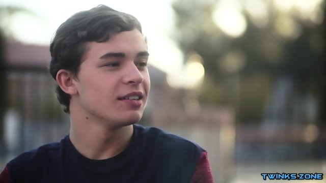 Hot twinks bareback with cumshot