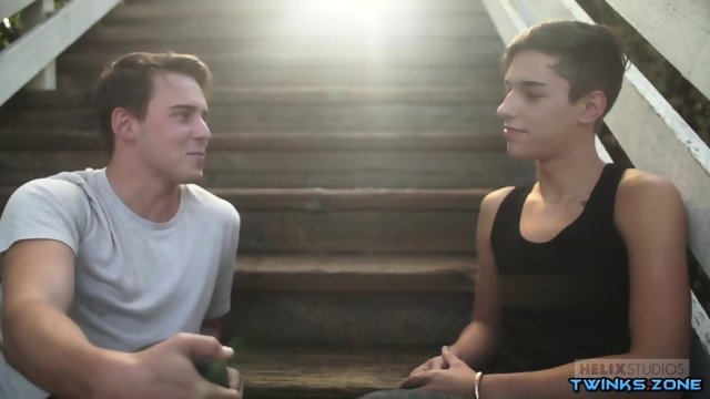 Big dick twinks bareback and facial cum