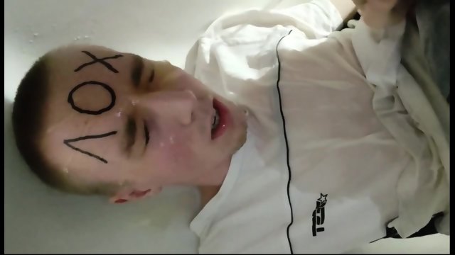 Young gay pissing on his face