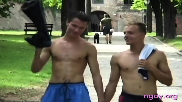 Gay dude cums on his lover