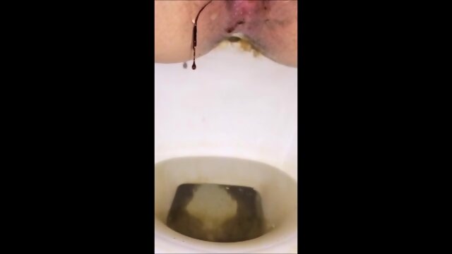 Girl on her period shit and piss in toilet