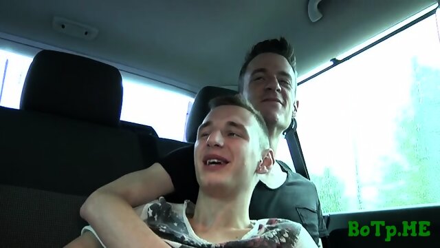Rough car sex with a gay in a car