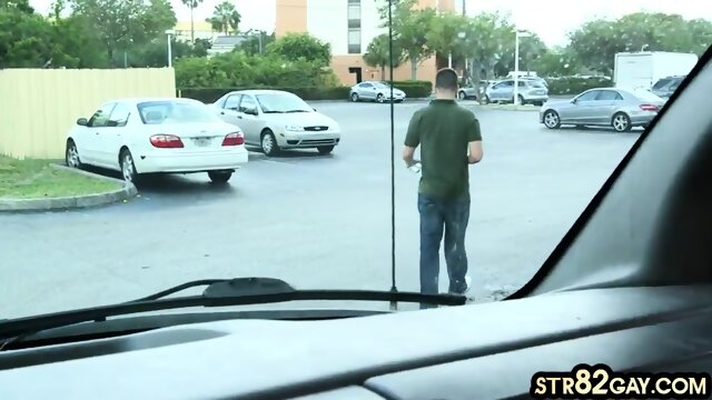 Str8 amateur stud banging gay bottom in van and cums