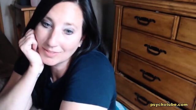 Gorgeous Brunette Lucky Pleasure Live