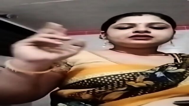 Desi housewife make sexy Live nude show