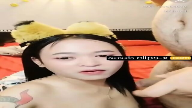 Sexy Thai girl gives blowjob show on mlive