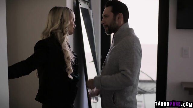 Lilly Bell and Tommy Pistol had intense energetic sex