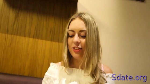 Insatiable girl Daniela dwells on sucking
