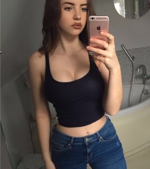 amateurfoto Jeans, a tank top and some nice DSL's