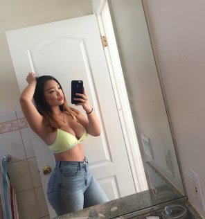 amateur pic PictureTight jeans, sexy body