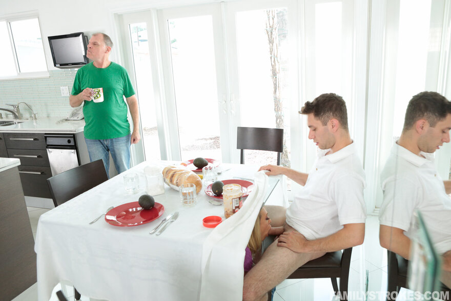 familystrokes_kagney_linn_karter_115