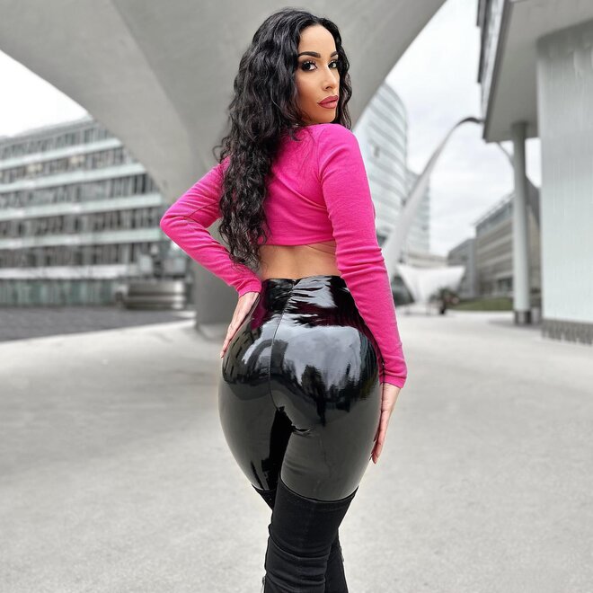 areenxs_1678035613_3051906383683301086_2210635238