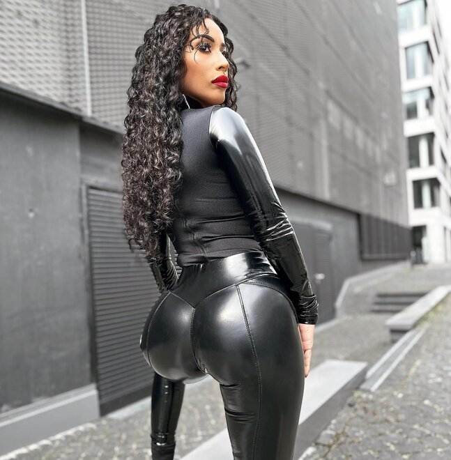 areenxs_1680192100_3069996307599055878_2210635238