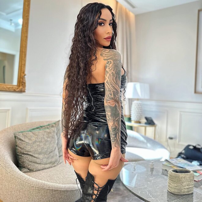 areenxs_1681401628_3080142566280327379_2210635238