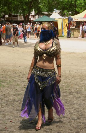 foto amadora Belly Dancer at a Renfest, part 2