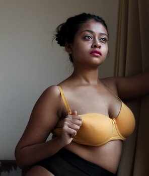 amateur photo Indian-model-thick-ass-nude-photo-shoot-pics-5-1