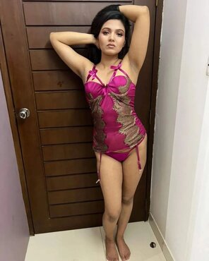 photo amateur Indian-model-naked-photos-and-lingerie-shoot-5