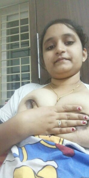 photo amateur Hyderabad-Telugu-wife-showing-big-boobs-photos-10