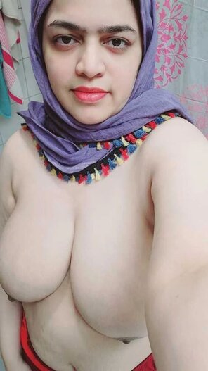 amateur photo Hijabi-milk-tanker-bhabhi-nude-unseen-pics-5