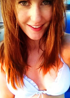 amateur photo Redhead bikini top.