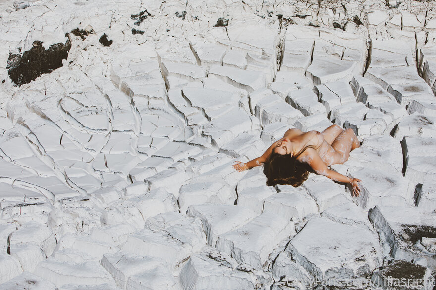 lilliasright-04-09-2020-90800413-A pit full of silica was found in Iceland and