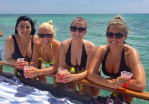 amateur pic vacation hotties