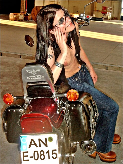 Anemone-Baiker Girl 18