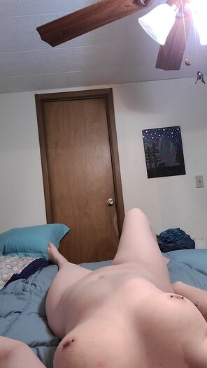 amateur pic Just laying around 24[f]