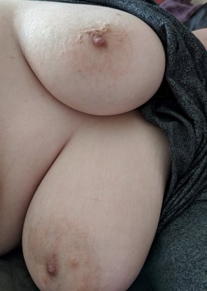 アマチュア写真 Lazy morning wife tits[OC]