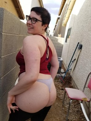 amateur-Foto showing off my new glASSes outside [F]