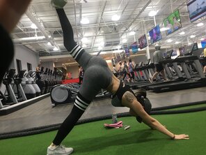 foto amadora Yoga at the gym [OC]