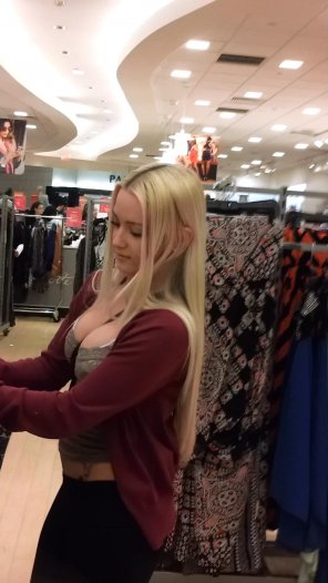 amateurfoto Shopping for new clothes