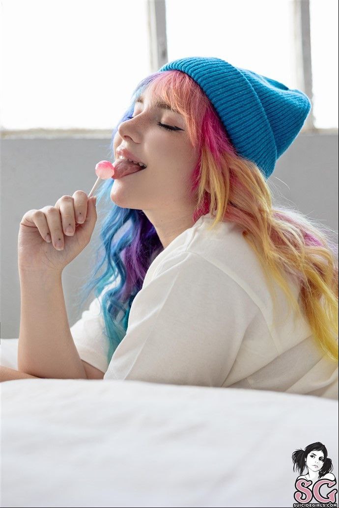 amateur photo 1000156145