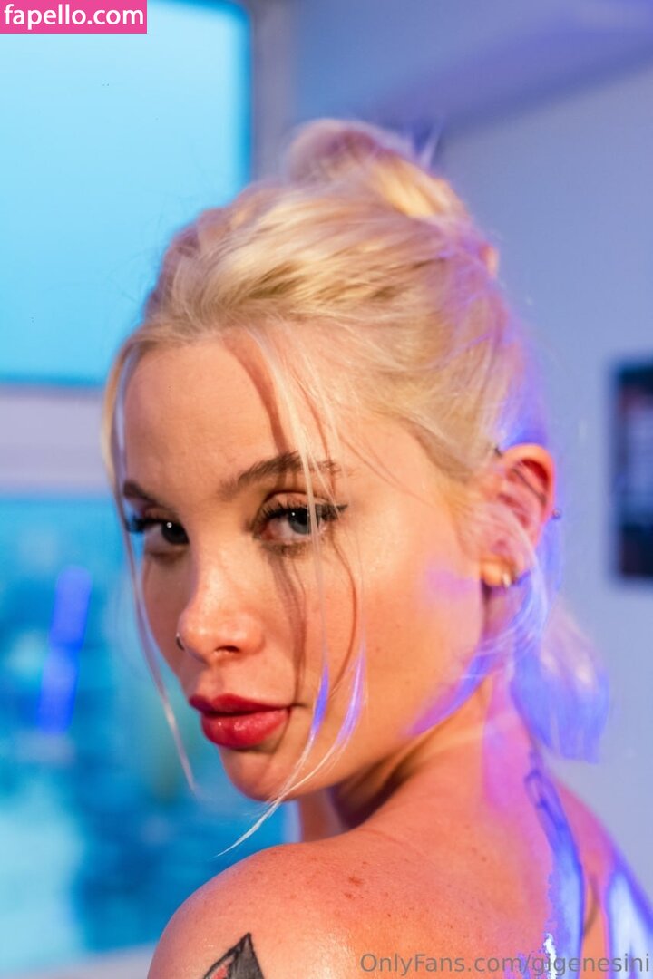 amateur photo 1000169226