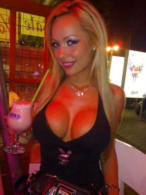 photo amateur Playboy Girl night out.