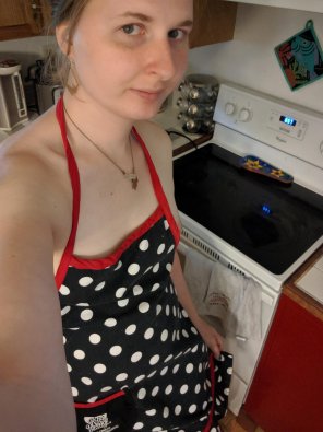 zdjęcie amatorskie Getting ready to cook for Master!