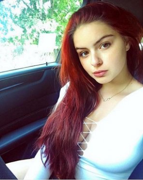foto amadora Redhead in car