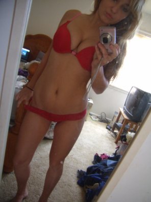 amateur pic Like so many hot girls, she needs help with her laundry, but I forgive her.