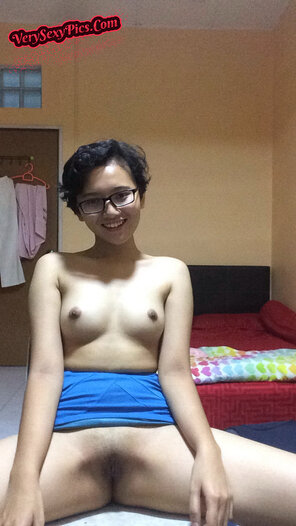 foto amatoriale Nude Amateur Pics - Nerdy Asian Teen Striptease71