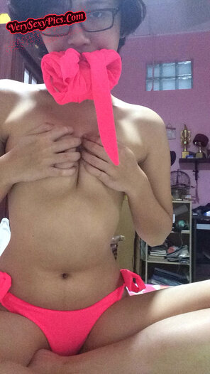 foto amatoriale Nude Amateur Pics - Nerdy Asian Teen Striptease85