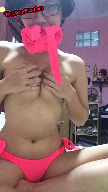 Nude Amateur Pics - Nerdy Asian Teen Striptease85