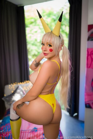 foto amadora AliceBong - Pikachu (24)