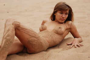 amateurfoto stunning_pussy-in-the-sand_alina_high_0023